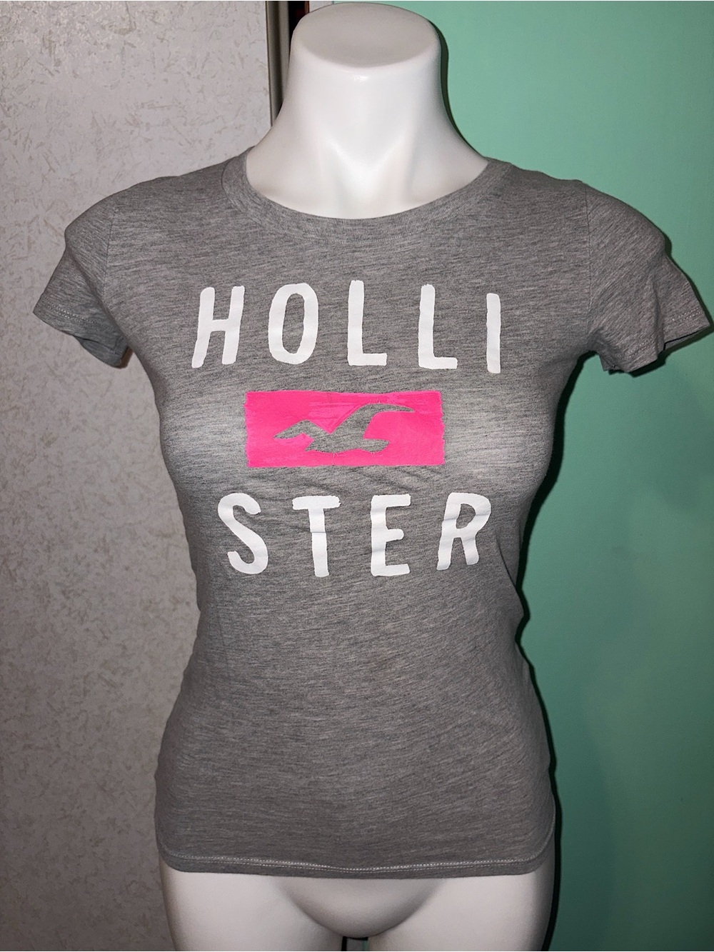 Vintage Y2K Hollister Gray Graphic Logo Tee